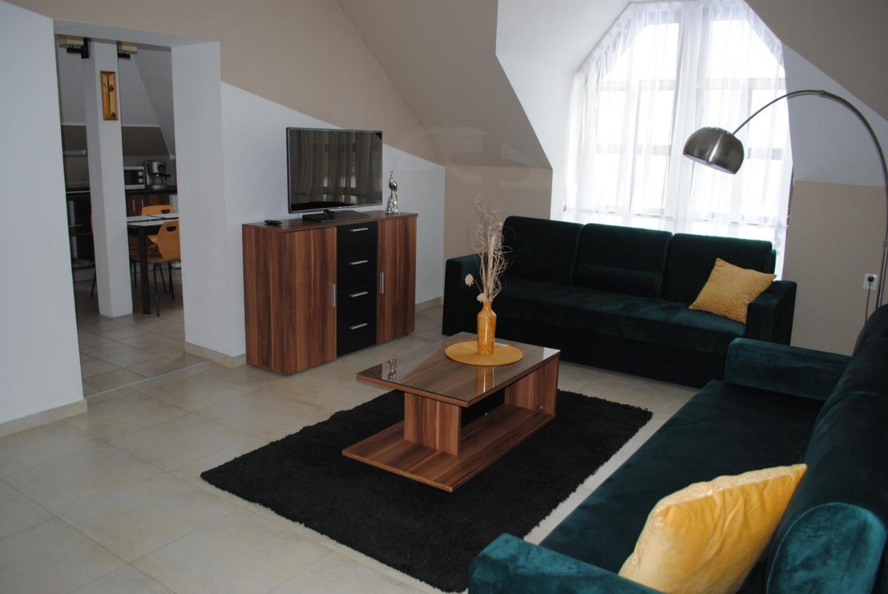 Dog Friendly Dom, Apartamenty Wichrowe Wzgorza Z Basenem Brenna ウストロン エクステリア 写真