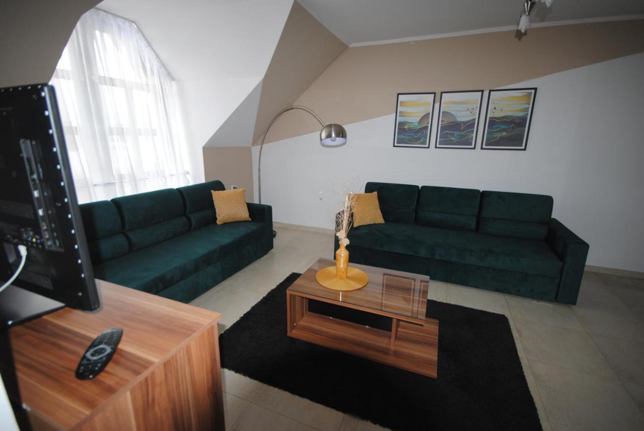 Dog Friendly Dom, Apartamenty Wichrowe Wzgorza Z Basenem Brenna ウストロン エクステリア 写真